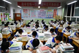 17年前，他偷走高考试卷，背下答案后参加考试，改变一届考生命运图片