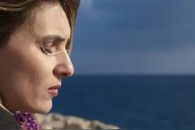 我给公婆买了一套房，却发现一碗水端不平的父母能让人心有多凉…图片