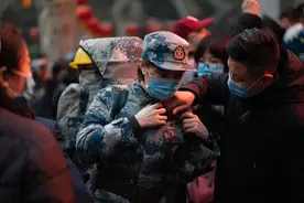 铭记这个春天，铭记那抹迷彩带来的温暖图片