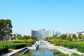 安徽大学和福州大学，都是地方211强校，你认为谁更强？图片
