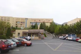 青岛市的这三所高中不仅实力强，而且各有特色，考上的都是学霸图片