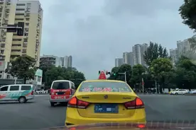 34岁河南小哥辞了公务员，一个人到重庆跑滴滴，我却莫名有点羡慕图片