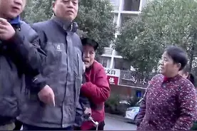 亲情：五姊妹为夺房产，搭建木棚守住老房，逼迫老四交出遗嘱图片