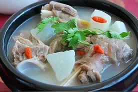 炖羊肉时，切记“3放4不放”，否则羊肉越炖膻味越重，汤不鲜图片