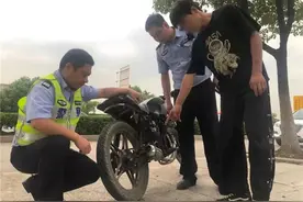 男子因“炸街”摩托被扣，竟盗一辆作为“补偿”图片