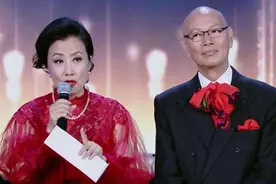 罗家英携干女儿为汪明荃庆74岁生日，曾后悔丁克，妻子却说他贪心图片