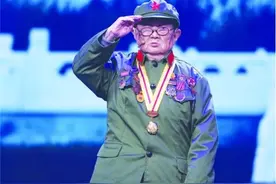 他身高只有1米2，杀死7名日军高官，96岁仍健在，养生秘诀是肥肉图片