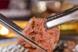 是TA飘了！烤肉界流量KING，又双叒叕霸气上新，就不怕被挤爆吗？图片