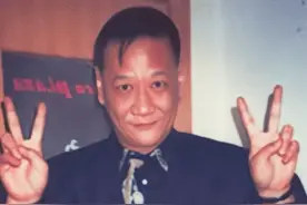 恶人之首何家驹：捧红周润发，3天输光千万家产，死后无人送终图片