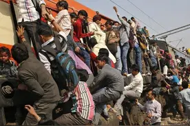 印度火车真的挂满人？看完真相后，众人直呼：被骗了好多年​图片