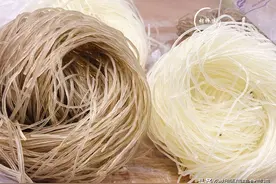 同样是粉条，“白粉条”和“黑粉条”有啥区别？知道后别再乱买了图片