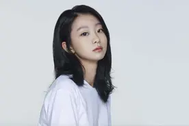 这是一个95后的韩国女演员，她看似柔弱，但却能次次饰演女强人图片
