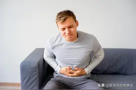 30岁男子腹泻一月，误认为艾滋病，医生却发现他已脚踏鬼门关图片