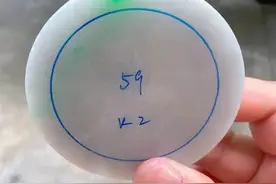 精品白底飘绿手镯饼，14.5厚，料子种老，底子干净清爽，色花很阳图片