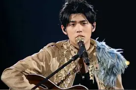 《双截棍》的曲风是摇滚加上超快版Rap曲，开创“中国风”的先声图片