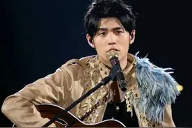 《双截棍》的曲风是摇滚加上超快版Rap曲，开创“中国风”的先声图片