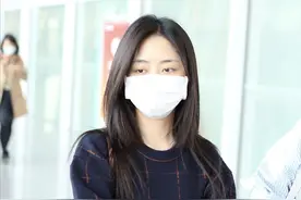 谭松韵的“童颜”真让人羡慕，小个子穿出气质感，跟她学准没错图片
