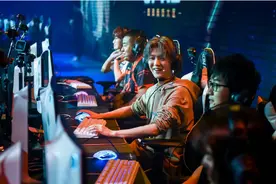 穿越火线12周年庆典，鹿晗组火线鹿战队，70kg加盟再现狙神本色图片