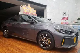 传祺影豹到店实拍！外观运动性十足，破百不到7s，比思域更香图片