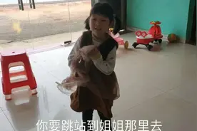 小美女穿上漂亮的裙子，不由自主的飘起来啦！图片