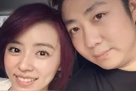 知名女星直播哭诉婚姻太心酸，结婚1年就不能忍，曾被曝出轨人夫图片