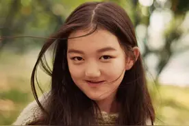 生来兔唇父母离异，李亚鹏王菲的女儿李嫣，为何能如此明媚自信？图片