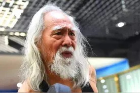 84岁最潮大爷王德顺不仅长得帅，经历更帅，还被载入史册图片