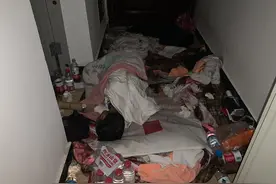 六旬患癌老人躺在儿子家门口半个月无人照管，社区多次协调无果，老人该何去何从？图片
