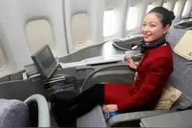 空姐和某著名经济学家相恋三年后分手还倒贴900万图片