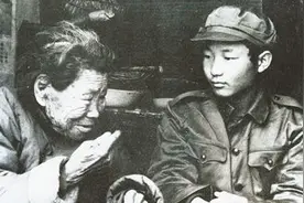 沂蒙红嫂用自己乳汁救小八路，建国后小八路当了大官，如此报恩图片