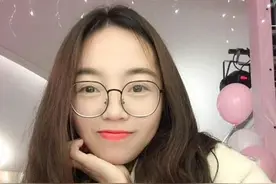 90后女老师太会玩，“借分”让学生及格，却招来网友一片骂声图片