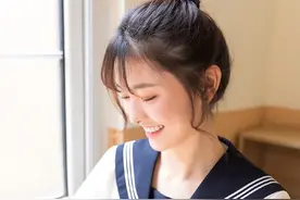 日系的女生校服，是一道亮丽的风景线图片