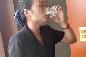 东方快评丨保洁员直饮便池水，管理者何不自己来一杯？图片