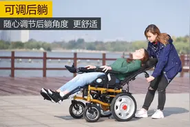 单手摇杆电动轮椅演示图片