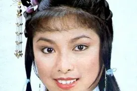 米雪：成龙苦追八年无果，与男友相恋20余年不嫁，65岁仍风韵犹存图片