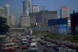 90年代深圳：图六富婆手拿大哥大开普桑，图八洗头妹在聊天很害羞图片