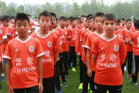 培养一个踢足球的孩子要花多少钱（1）：起底鲁能足校图片