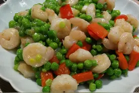 这盘虾仁甜豆太诱人，颜色好看味道鲜，虾肉Ｑ弹一口一个好过瘾图片