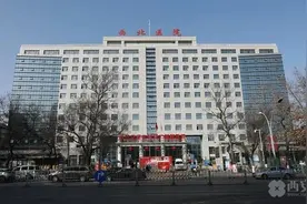就诊须知：西安交大二附院全面恢复各类门诊，扫码入院图片