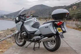 测评运动旅游兼备的宝马R1200RT摩托车图片