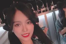 吴宣仪双马尾造型甜美青春！晒火箭少女合体照团魂满满图片
