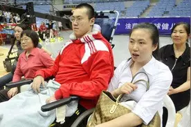 感人！周苏红离婚后仍不时探望前夫，双方孩子互认干爹干妈！视频封面