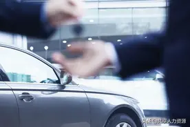 北京的大爷大妈，15号别再去排队了！朋友圈流传过关于社保的谣言图片