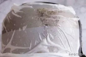 把白醋倒在不锈钢锅上，太聪明了，用途花钱买不到，简单还实用图片