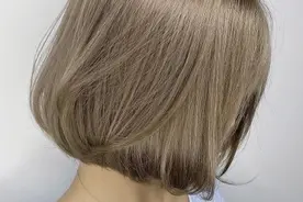 给年轻人染什么颜色好看？专业发型师给你配方，染一个显白时尚色图片