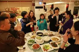 员工不愿参加团建活动，结果被辞退，员工：我是打工的，不是卖身图片