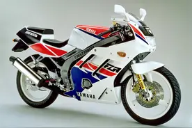 经典车：Yamaha 三十年前的 V 型两缸 FZ150、FZ150图片