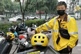 “外卖小哥又换新装扮啦！”历届装扮大盘点，看你喜欢哪一款！图片