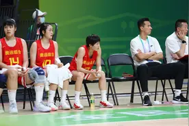 全运女篮-李月汝18+14韩旭16+10 奥运联合队46分狂胜北京2连胜出线图片