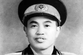 开国中将回乡探亲，住一晚扭头就走，亲友愤怒，30年后才知实情图片